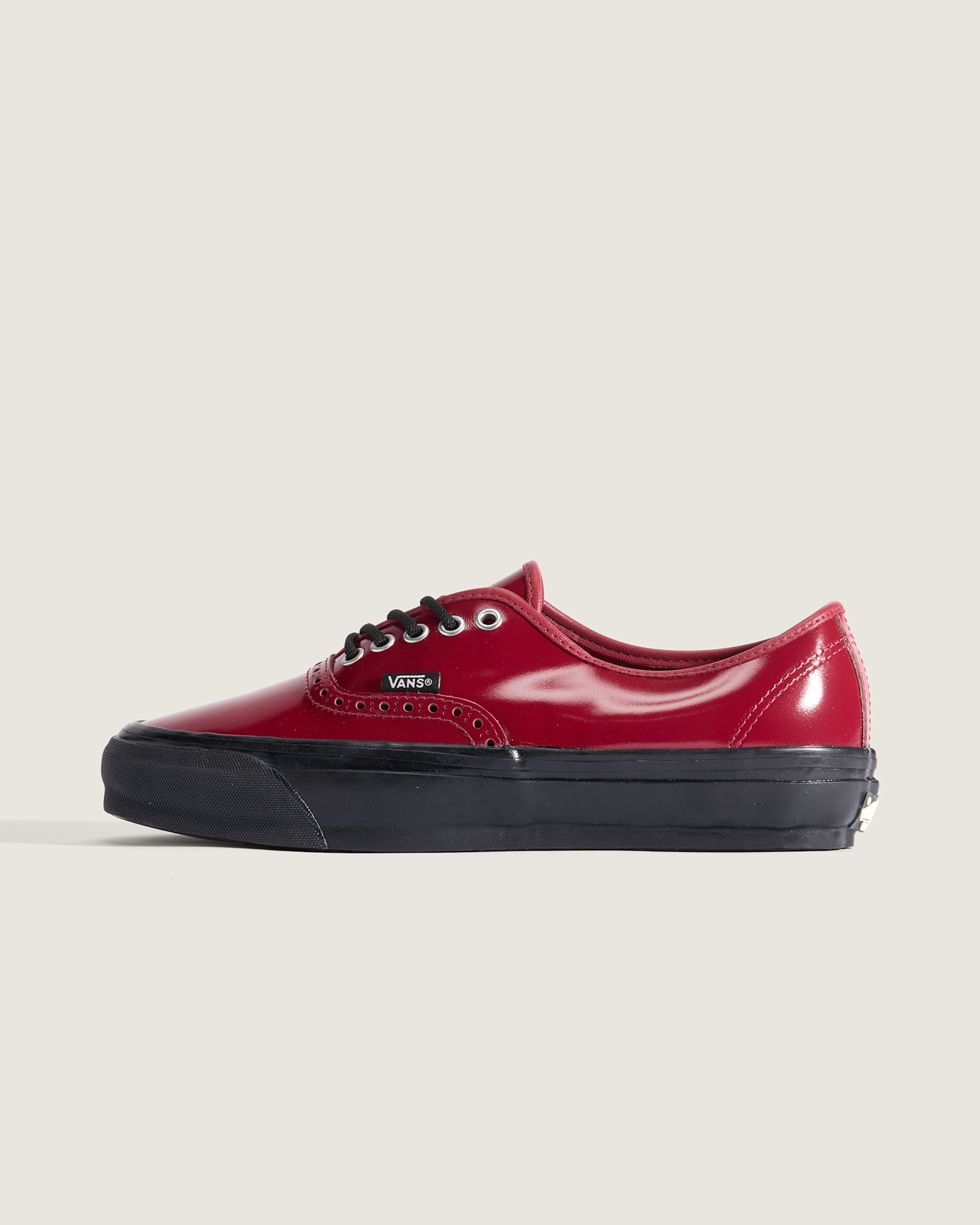 OTW オーセンティック 44 Siped Vibram ブローグ| VANS（ヴァンズ