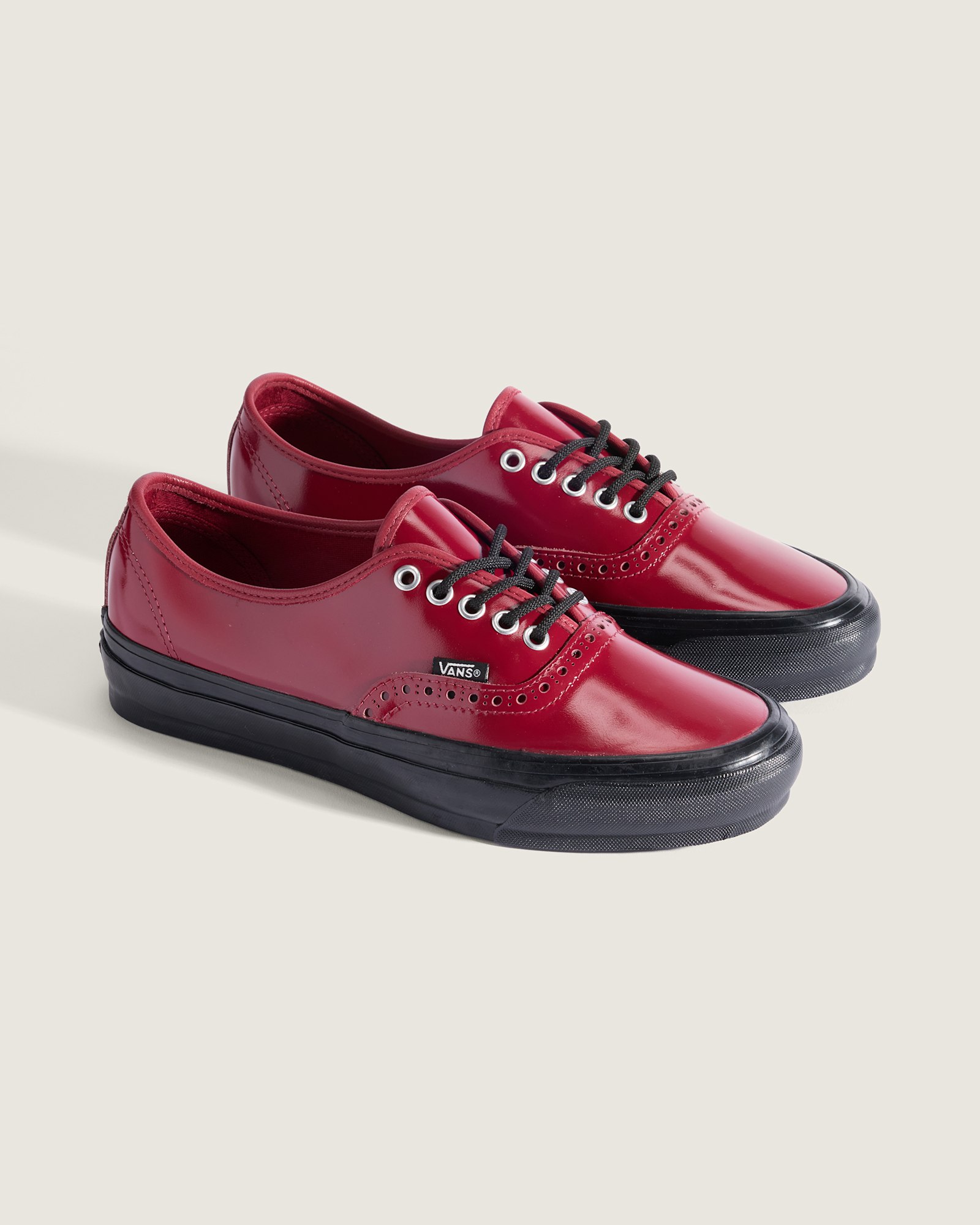 OTW オーセンティック 44 Siped Vibram ブローグ| VANS（ヴァンズ