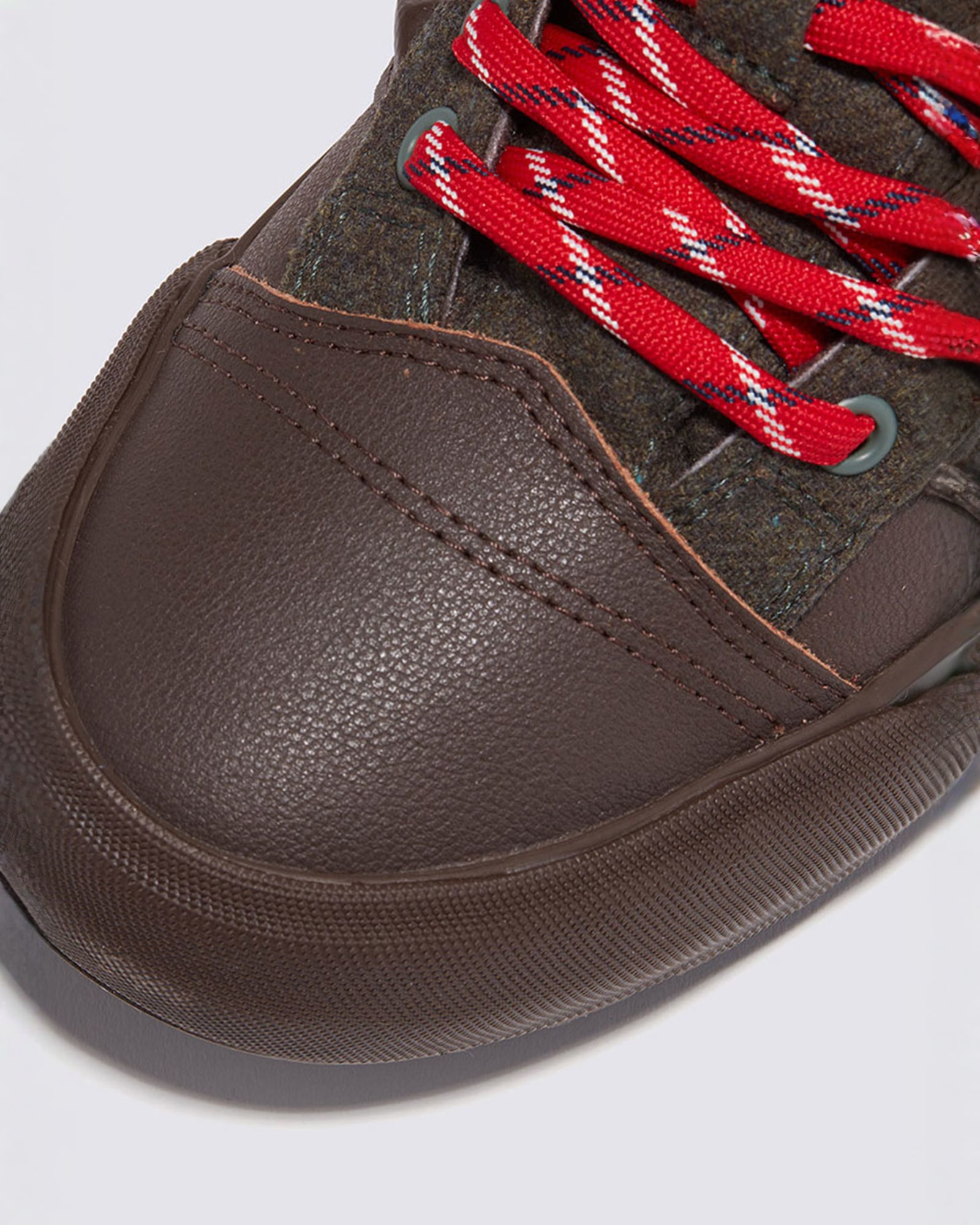 IN TRANSIT ニュースクール| VANS（ヴァンズ）公式ストア