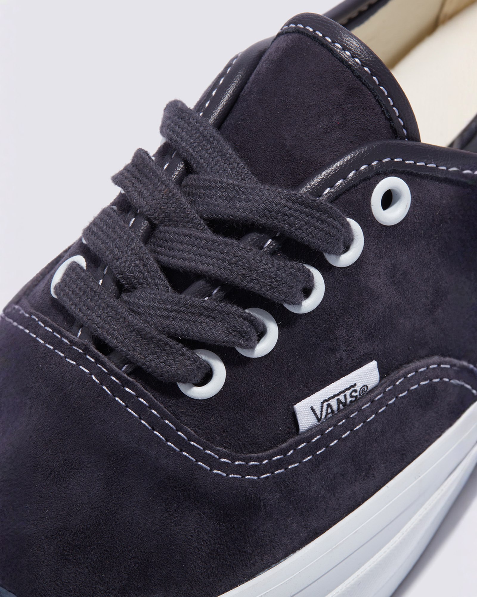 PREMIUM オーセンティック ピッグスエード| VANS（ヴァンズ）公式ストア