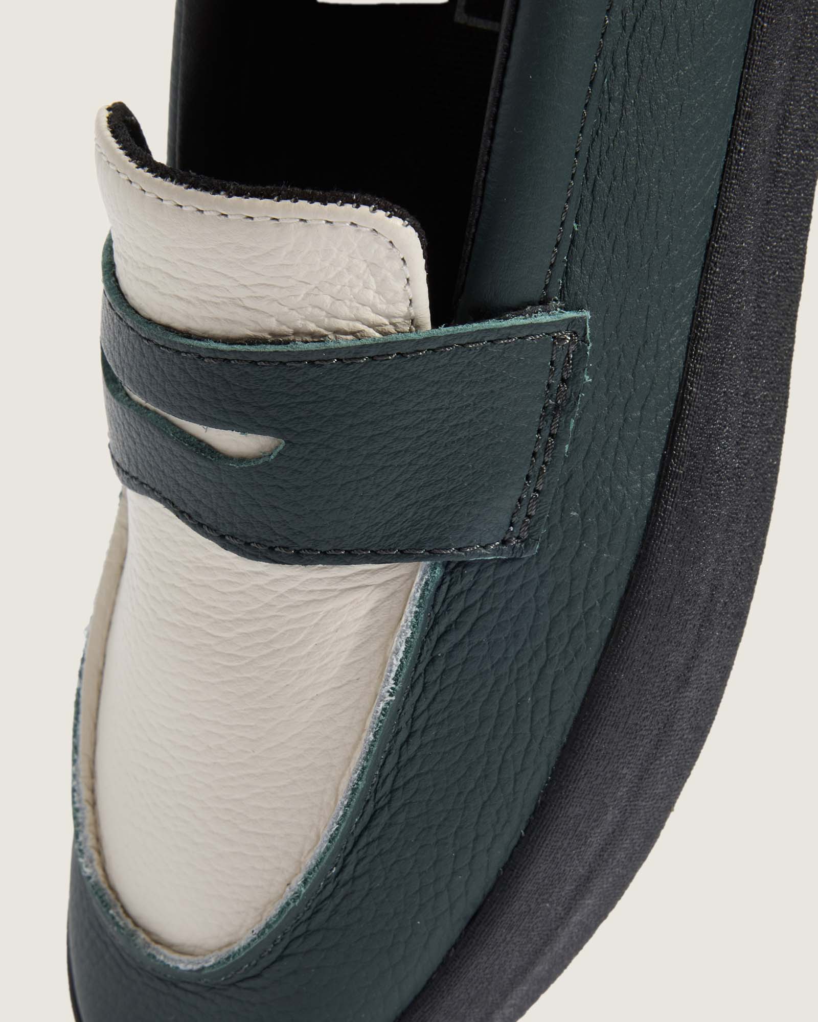 スケート ローファー| VANS（ヴァンズ）公式ストア