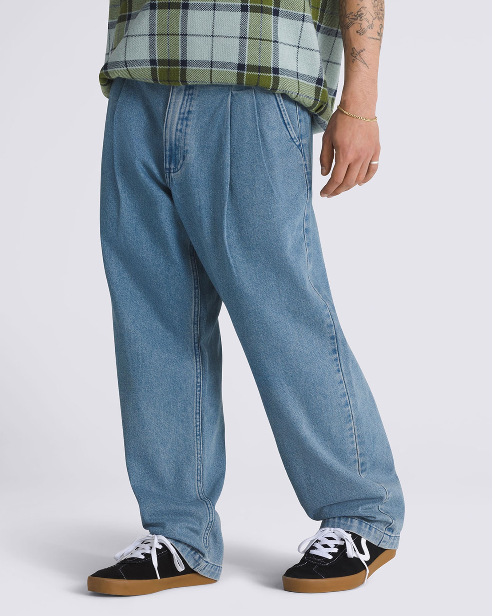 AUTHENTIC ルーズテーパード デニムパンツ