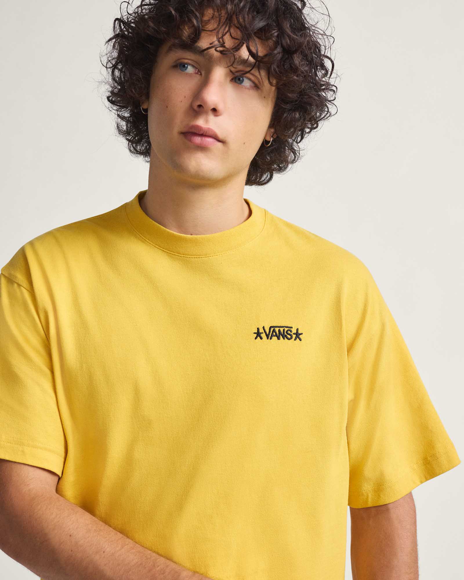 スケート HUG Tシャツ by Atiba Jefferson