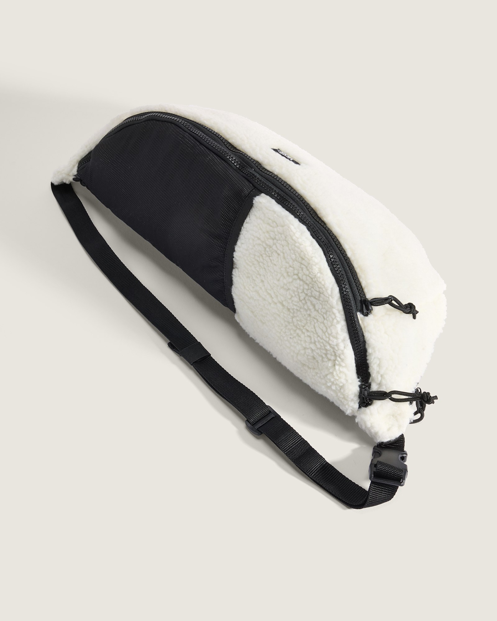 DETACHED スリングバッグ