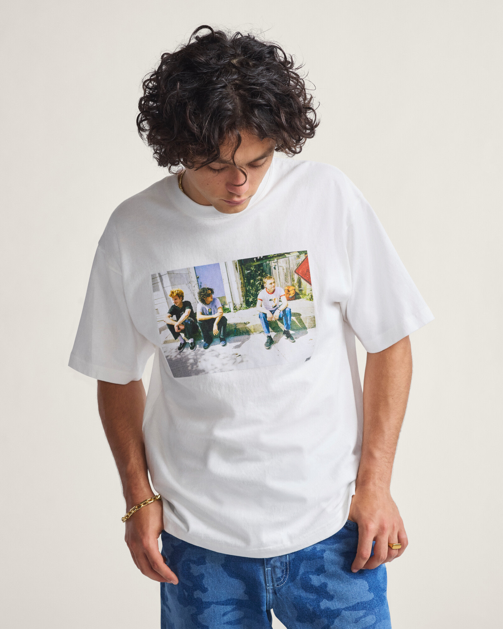 スケート CURB CREW Tシャツ by Atiba Jefferson